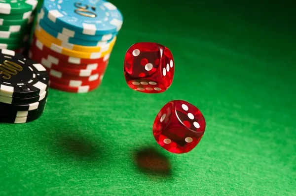 8vip mobile app interface showing slot games and live casino options
